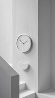 minimaliste blanc mur l'horloge conception photo