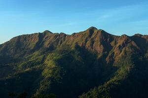 Montagne vue de thongphaphum nationale parc photo