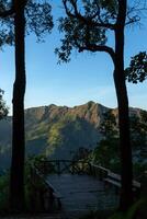 Montagne vue de thongphaphum nationale parc photo