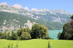 une vue de le autrichien montagnes dans le été photo