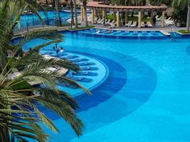cabo san lucas, mexique, 8 août 2014 - personnes non identifiées à l'hôtel riu santa fe à cabo san lucas, mexique. c'est un hôtel 5 étoiles en basse californie avec 902 chambres.