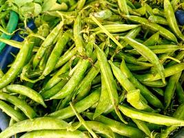 fermer de Frais pois pour vente de un Indien légume marché. photo