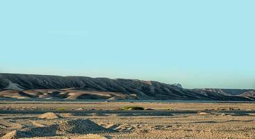 sommets des montagnes dans le désert d'égypte photo