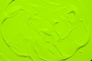vibrant vert peindre tourbillonne, éclater de coloré la créativité. photo