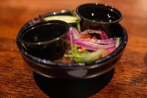 côté salade avec pétrole et le vinaigre photo