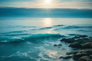 une magnifique bleu océan avec vagues et des nuages photo