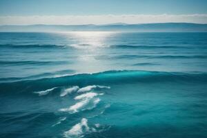 une magnifique plage avec vagues et bleu ciel photo