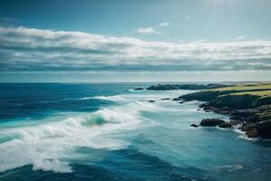 une magnifique plage avec vagues et bleu ciel photo