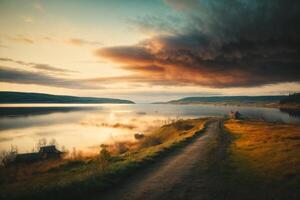 une en bois jetée pistes à une Lac et une maison photo