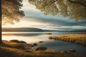 une en bois jetée pistes à une Lac avec une nuageux ciel photo