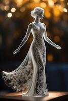 une figurine de une femme dans une robe photo