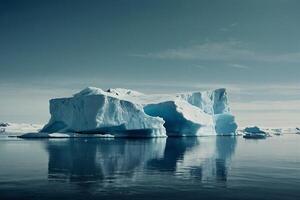 icebergs flottant dans le l'eau à le coucher du soleil photo