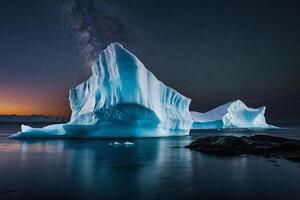 icebergs flottant dans le l'eau à le coucher du soleil photo