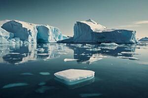 icebergs à nuit dans le océan avec une laiteux façon dans le Contexte photo