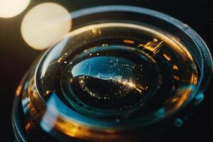 une proche en haut de une verre avec une lumière brillant par il photo