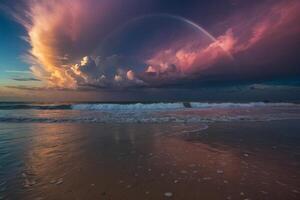 une coloré orage est vu plus de le océan photo