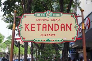 une ketandan touristique village enseigne. surabaya, Indonésie - 21 février 2024 photo