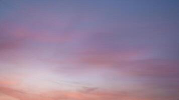 ciel avec des nuages rouges photo