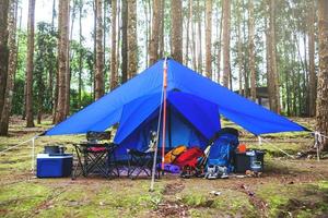 voyage se détendre pendant les vacances. camper sur la montagne. Thaïlande photo