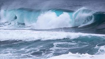 vagues dans le nord de la grande canarie photo