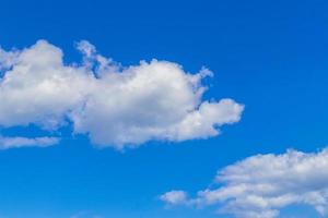 ciel bleu avec de beaux nuages aux beaux jours au mexique. photo