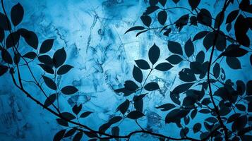 abstrait botanique modèle dans silhouette sur bleu photo