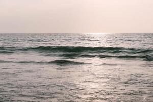 soir temps sur le mer plage photo