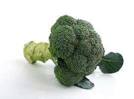 légumes, brocoli, crucifère les plantes isolé sur blanc Contexte. photo