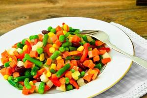 mélange mexicain de légumes. tomates, haricots, céleri-rave, vert b photo