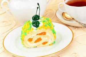 biscuit et cake à la mandarine, chantilly. photo
