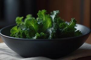 Frais vert et violet chou frisé les plantes sur marbre, biologique légumes photo