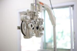 phoropter œil tester dans hôpital, œil la mesure équipement pour les patients dans les hôpitaux photo