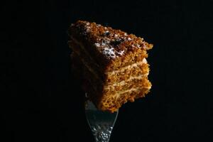 une pièce de gâteau sur une fourchette photo