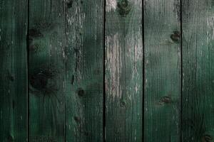 une proche en haut de une vert bois mur avec certains peindre photo