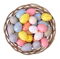 symboles, œufs, fleurs, biscuits au pain d'épice pour la célébration de Pâques