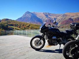 la montagne vettore en automne dans le parc sibillini photo