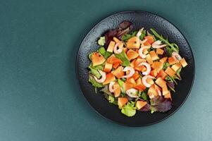 Fruit de mer salade et papaye. photo