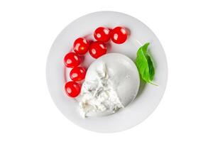 buffle burrata cuisine apéritif repas nourriture casse-croûte sur le table copie espace nourriture Contexte rustique Haut vue céto ou paléo régime vegetariano ou paléo régime végétarien photo