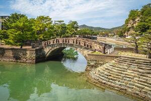 furobashi pont, une pierre cambre pont dans Wakanoura, wakayama ville, Japon photo