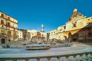 piazza pretoria à palerme photo