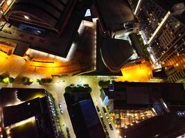 aérien nuit vue de illuminé central Manchester ville et centre ville bâtiments, Angleterre uni Royaume. mai 4ème, 2024 photo