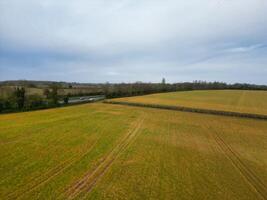 haute angle vue de Britanique campagne paysage près le rugby ville de Angleterre uni Royaume. avril 8ème, 2024 photo