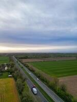haute angle vue de Britanique campagne paysage près le rugby ville de Angleterre uni Royaume. avril 8ème, 2024 photo