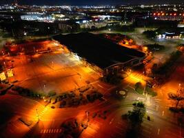 aérien vue de illuminé central Dartford Londres ville de Angleterre pendant nuit. Angleterre Royaume-Uni. avril 14ème, 2024 photo