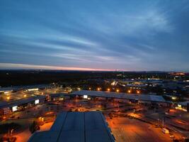 aérien vue de illuminé central Dartford Londres ville de Angleterre pendant nuit. Angleterre Royaume-Uni. avril 14ème, 2024 photo