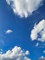 magnifique ciel avec dramatique des nuages plus de Birmingham ville de Angleterre uni Royaume, Mars 30e, 2024 photo