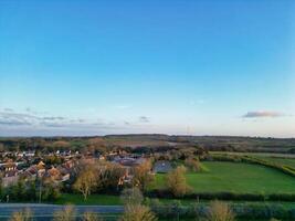 aérien vue de Britanique campagne paysage près Oxford ville, l'Oxfordshire, Angleterre Royaume-Uni pendant lever du soleil Matin. Mars 23, 2024 photo