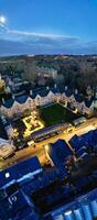 aérien panoramique vue de illuminé historique Oxford central ville de Angleterre à nuit. Angleterre uni Royaume. Mars 23, 2024 photo