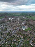 aérien vue de Résidentiel biens à luton ville de Angleterre pendant le coucher du soleil. uni Royaume. Mars 17ème, 2024 photo