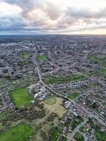 aérien vue de Résidentiel biens à luton ville de Angleterre pendant le coucher du soleil. uni Royaume. Mars 17ème, 2024 photo